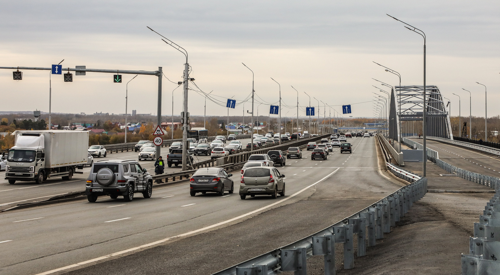 Изменение движения на мосту через Белую