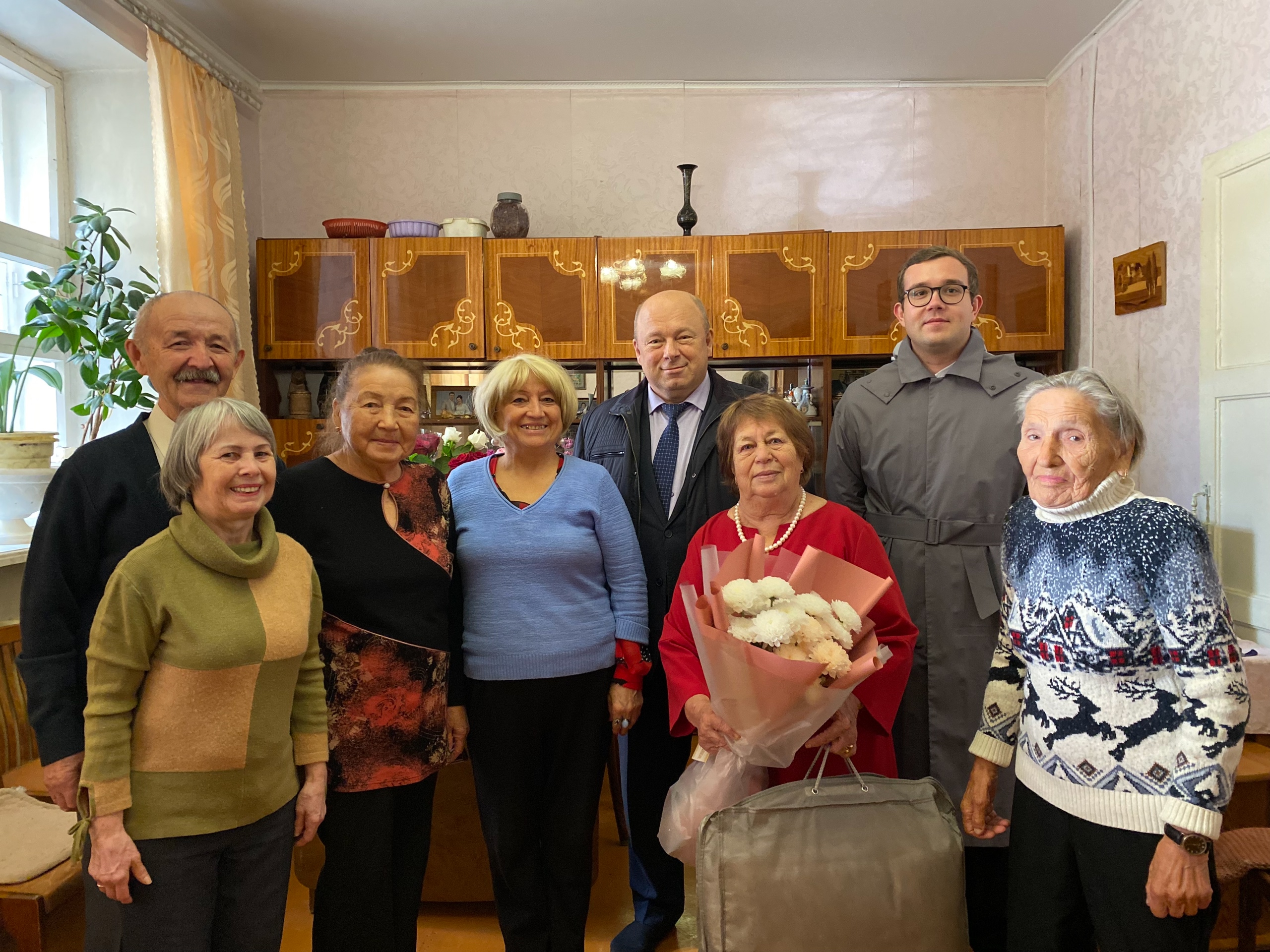 Одна запись в трудовой: 80-летний юбилей отметила жительница Ленинского района Уфы