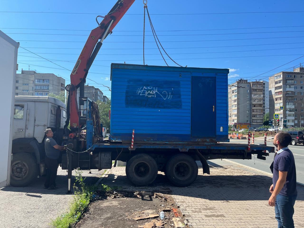 В Кировском районе столицы продолжается снос НТО.