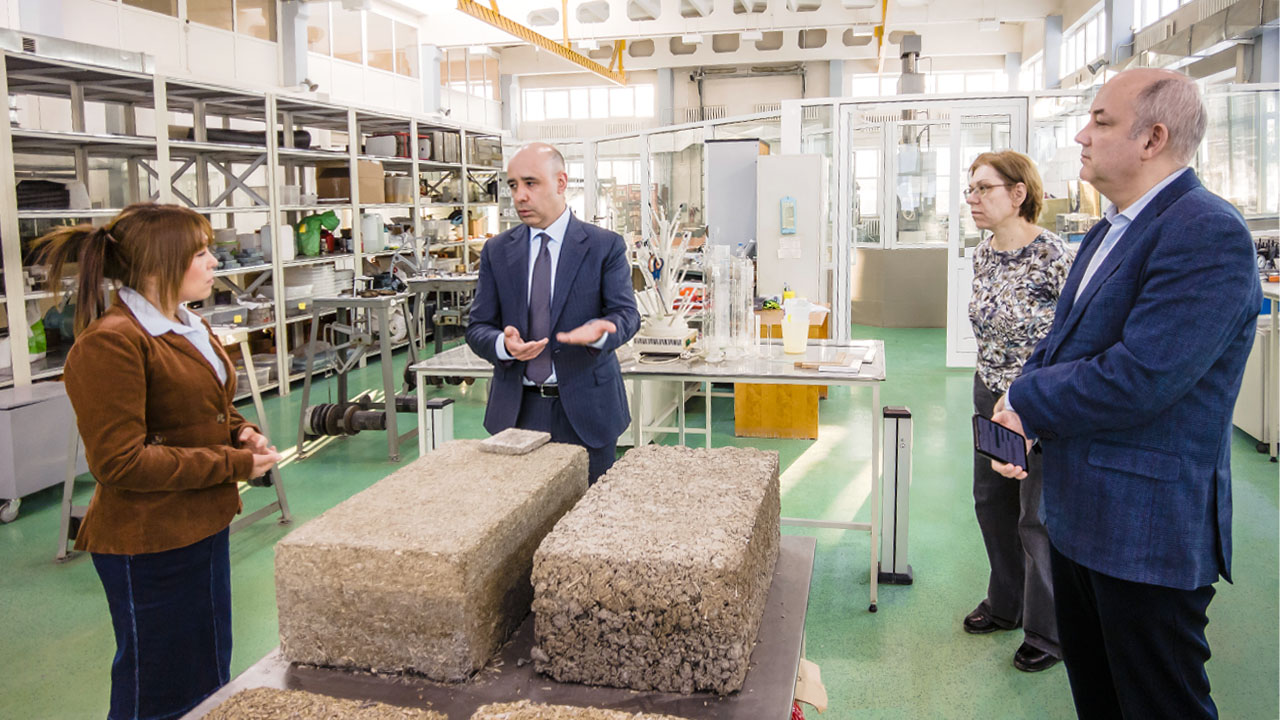 Главный архитектор Уфы встретился с автором вопроса на «Прямую линию»