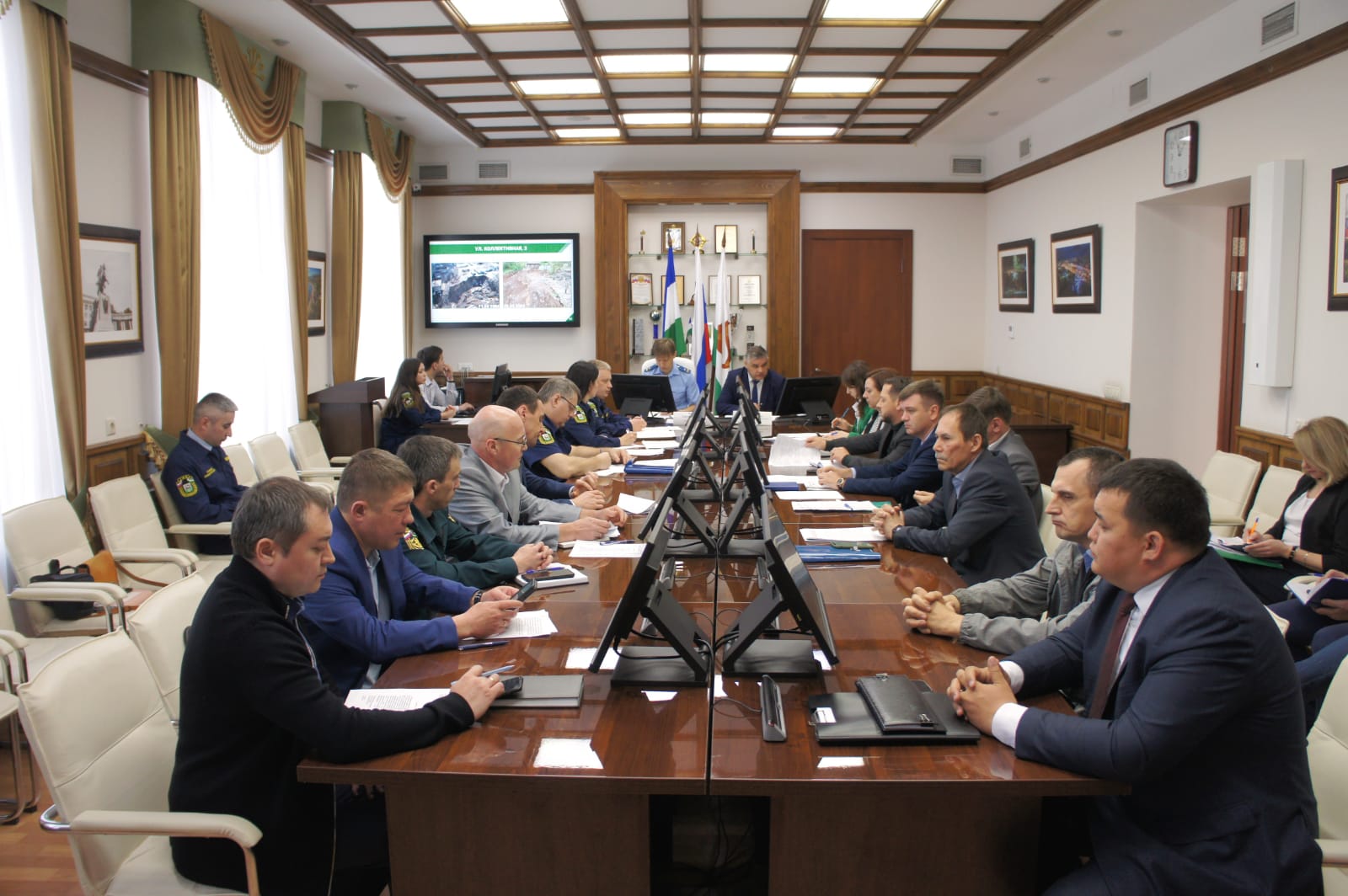 Ситуация с обвалом грунта в Кировском районе – на контроле