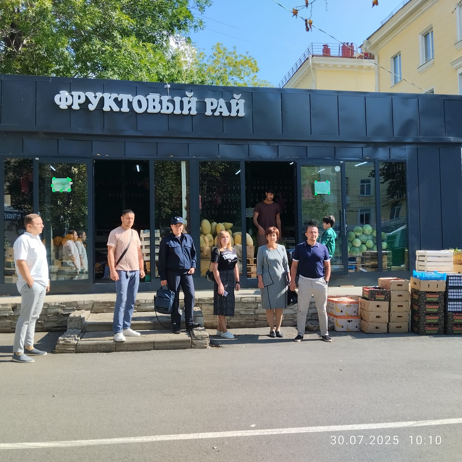 В Калининском районе продолжается работа по выявлению самовольно установленных нестационарных торговых объектов