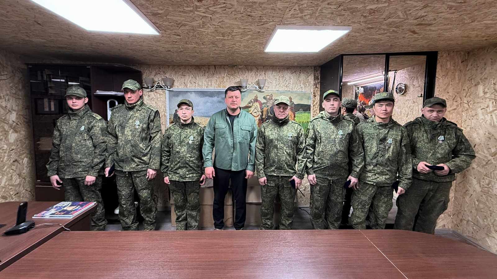 Ратмир Мавлиев вручил бойцам СВО медали Шаймуратова