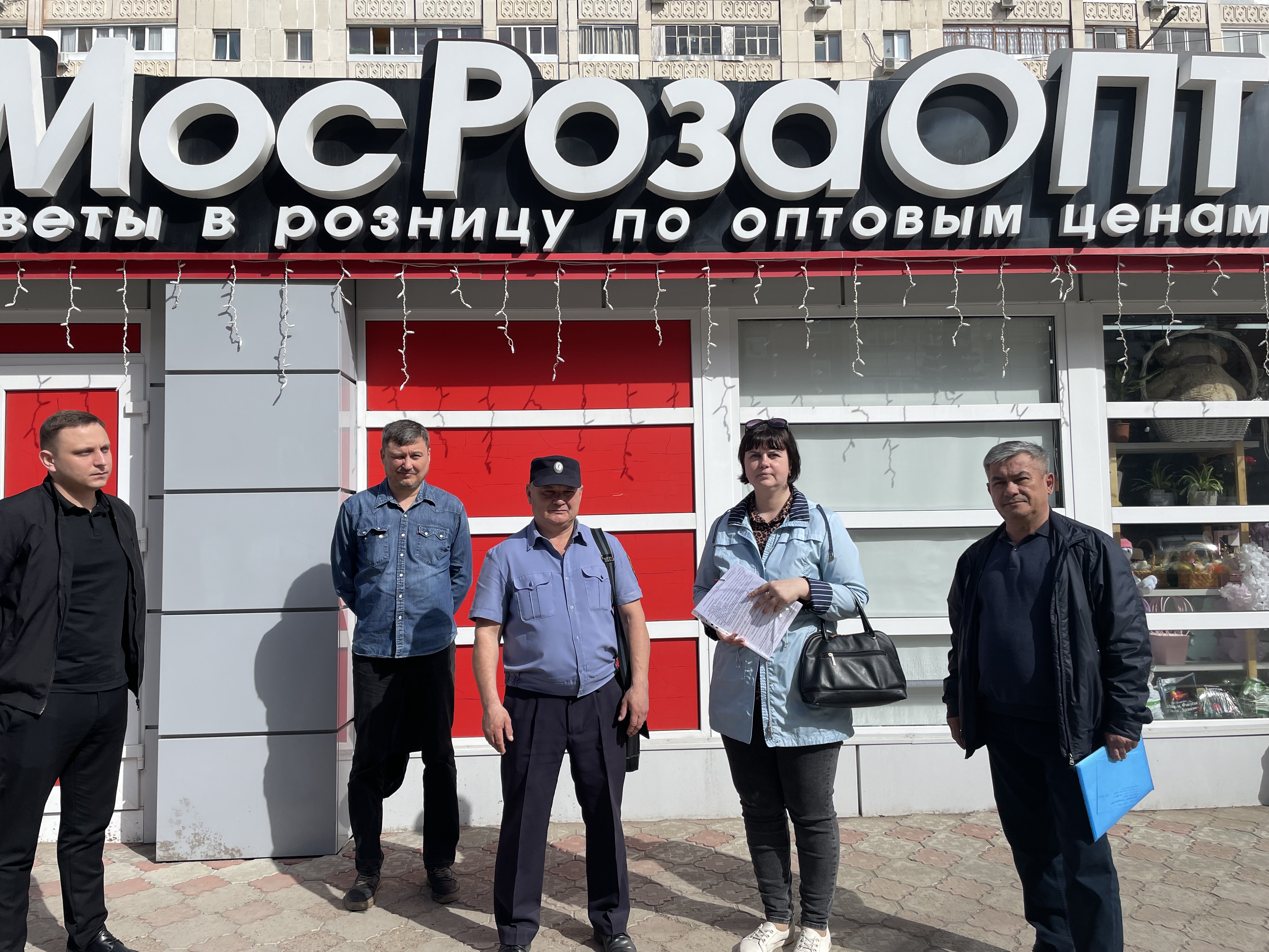 В Калининском районе продолжается работа по выявлению самовольно установленных нестационарных торговых объектов