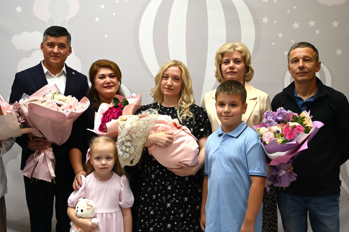 В Уфе встретили из роддома новорожденную дочку погибшего участника СВО