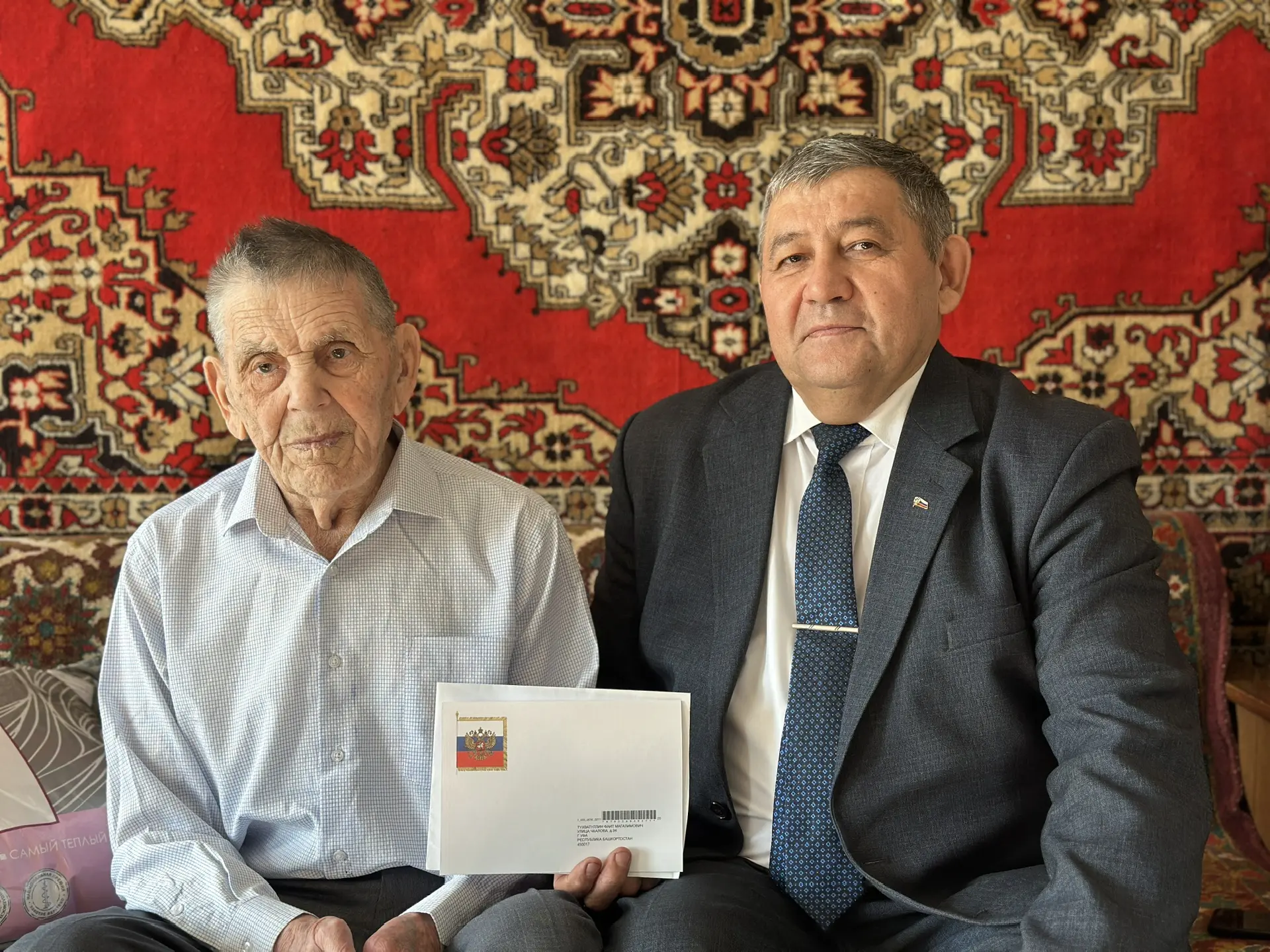 В Ленинском районе чествовали долгожителя 