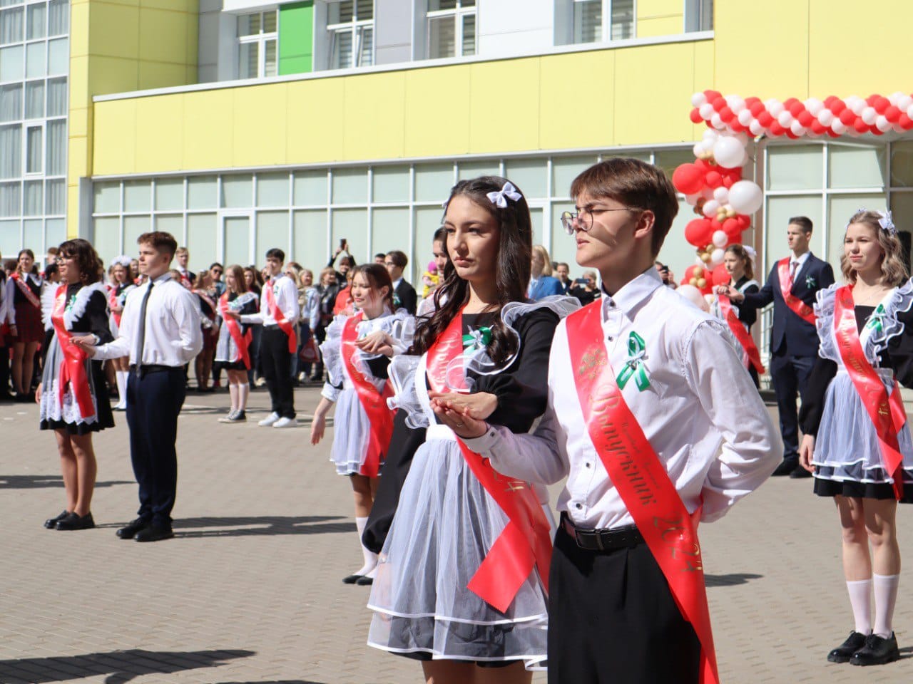 В последний раз звенит звонок для нас